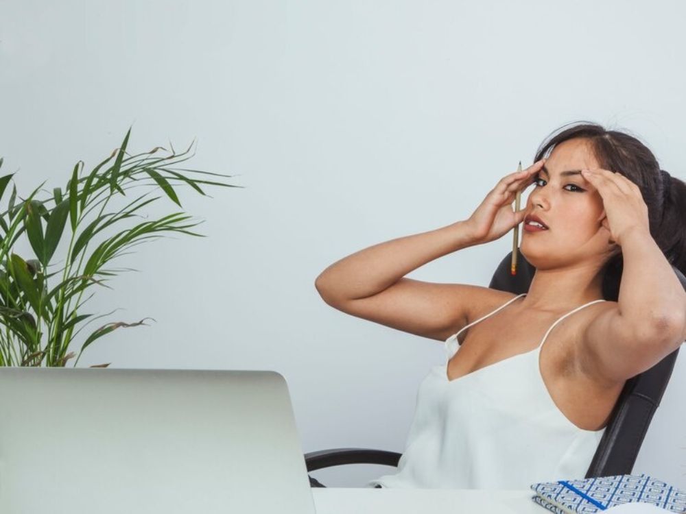 O Estresse Está Te Deixando Feia? – 5 Sinais no Seu Rosto